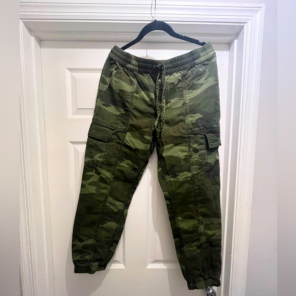 Men’s camo cargo jogger pants, Abercrombie and Fitch